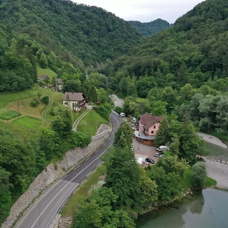 Bed & Breakfast Okrepcevalnica Kurn'k Cerkno
