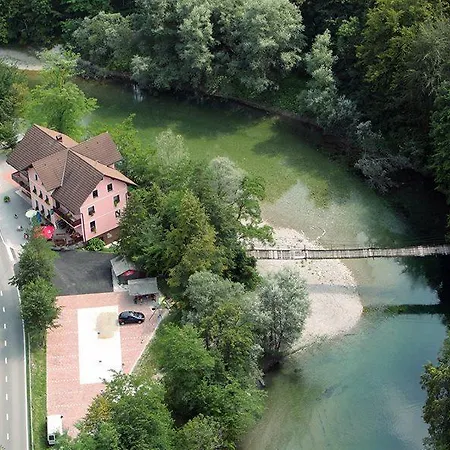 Okrepcevalnica Kurn'k Bed & Breakfast 3*