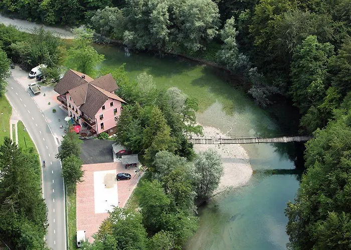 Okrepcevalnica Kurn'k Bed & Breakfast 3*